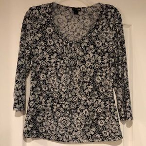 Black and white 3/4 sleeve shirt